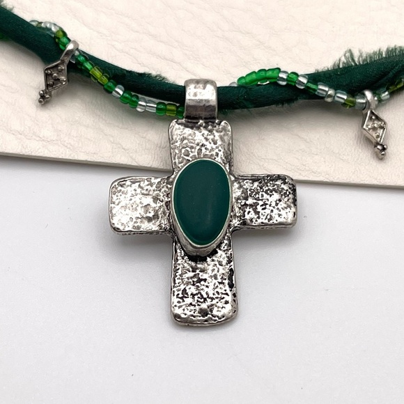 NWT Free People Lola Choker in Green Cross Bohemian Velvet Necklace - Picture 2 of 4